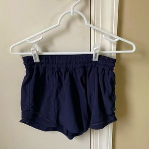 Lululemon navy hotty hot short 4” size 6